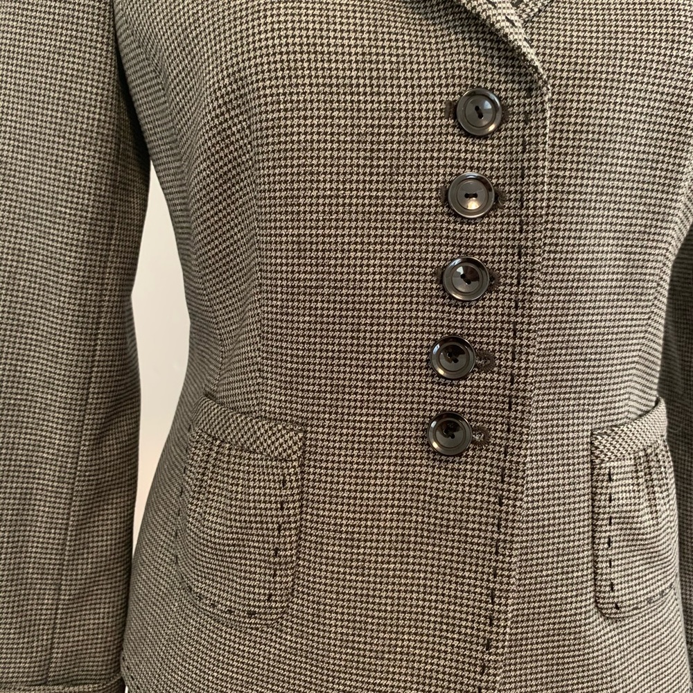 Adorable fitted houndstooth blazer - Picture 2 of 5